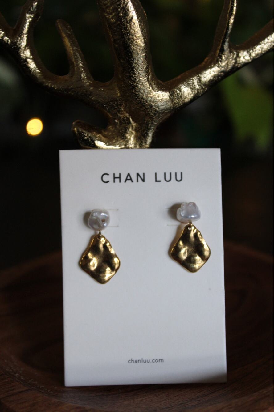 Chan Luu Freshwater Pearl & Hammered Gold Drop Earrings | NWT | MSRP $399